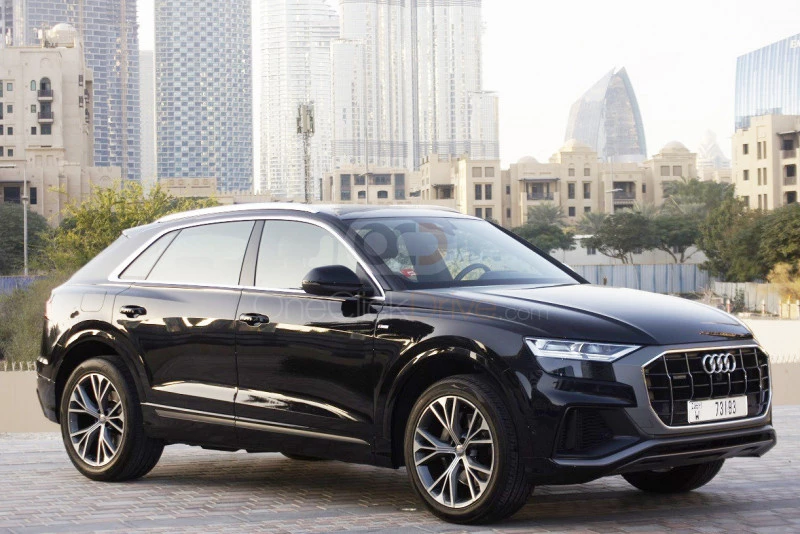 zwart Audi Q8 2019 for rent in Dubai 1